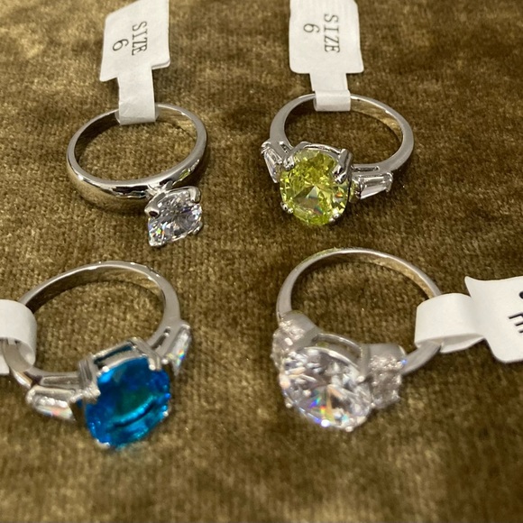 Amazing 18-Piece Assorted Designs and Sizes of Classic Rings - FREE SHIPPING! - Picture 5 of 12